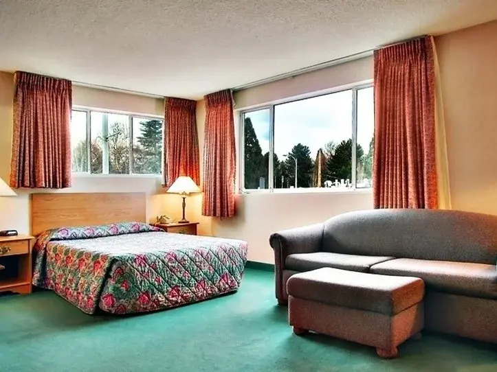 Eighth Avenue Inn