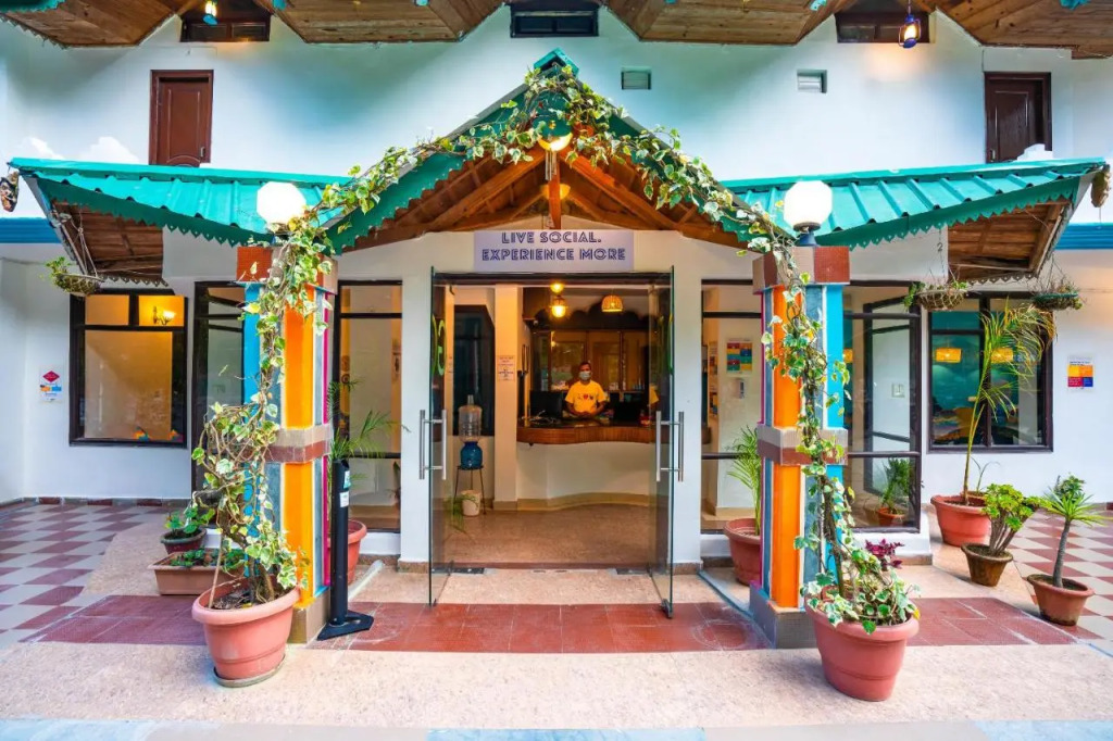 goSTOPS Mukteshwar - Private Rooms and Dorms