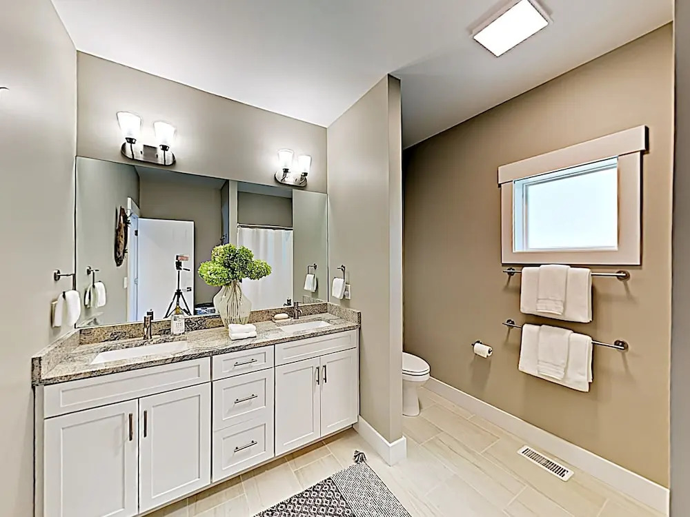 New Listing! Weaver: A Modern Lake Louise Gem 4 Bedroom Home