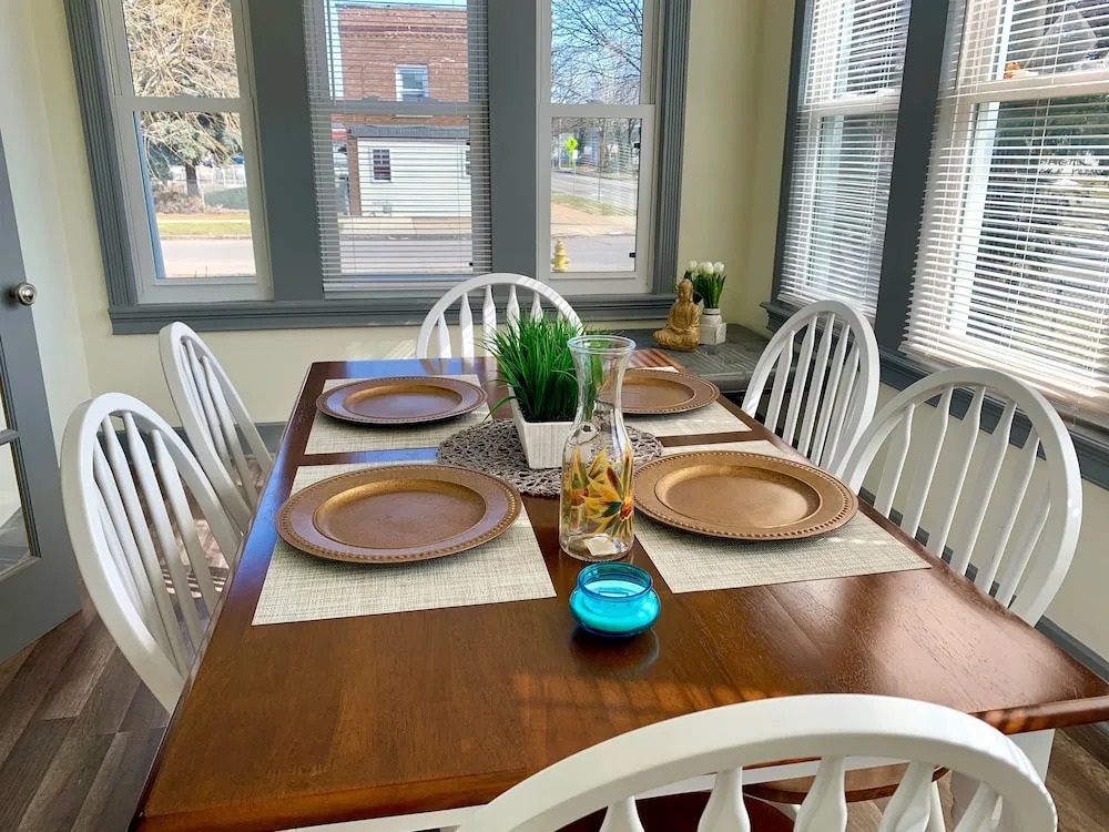 The Trotter Manor - With Private Yard & Parking, Near Falls & Casino by Niagara Hospital