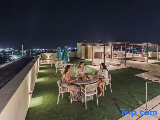 13th Floor · Mountain & Sea View · Pool · 2 min to Beach
