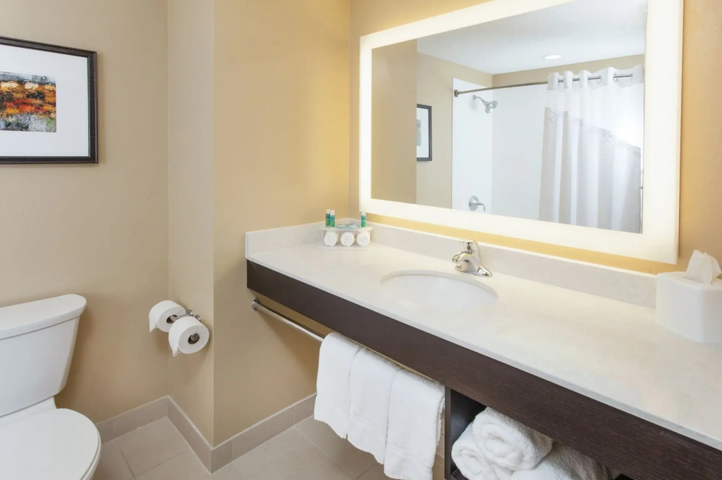 Holiday Inn Express & Suites Sandusky by IHG