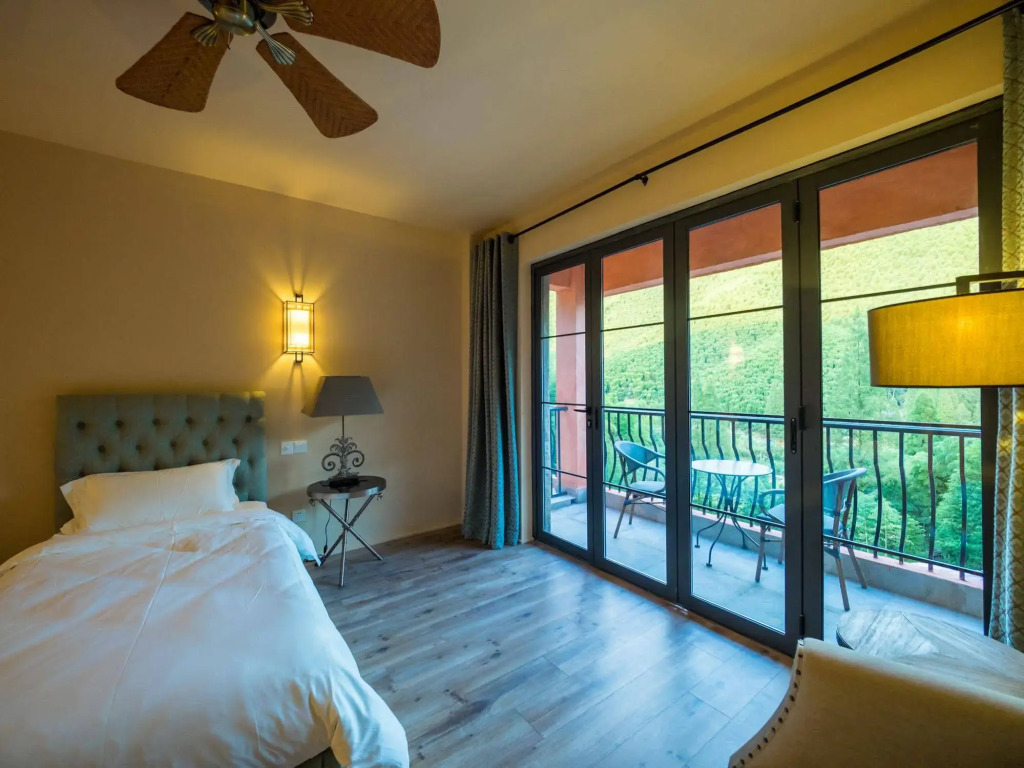 Arcadia Resorts