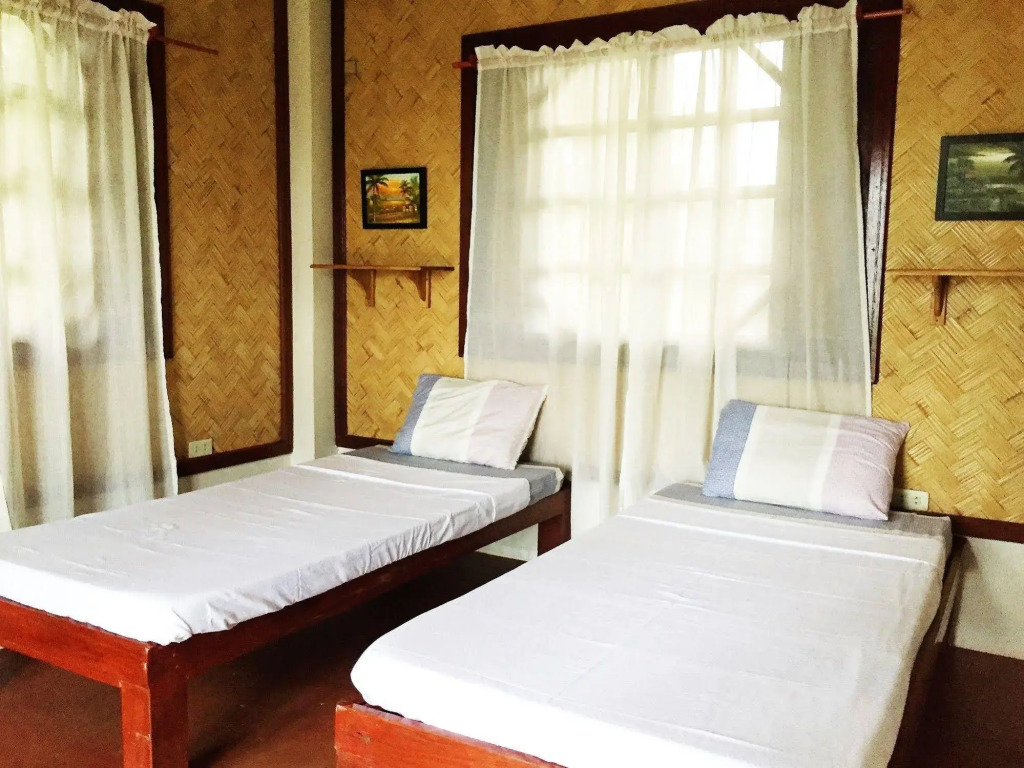 Villa Verde Safari and Pagi Dive Center
