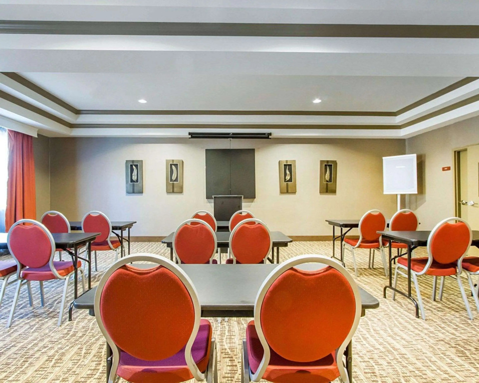 Comfort Suites University