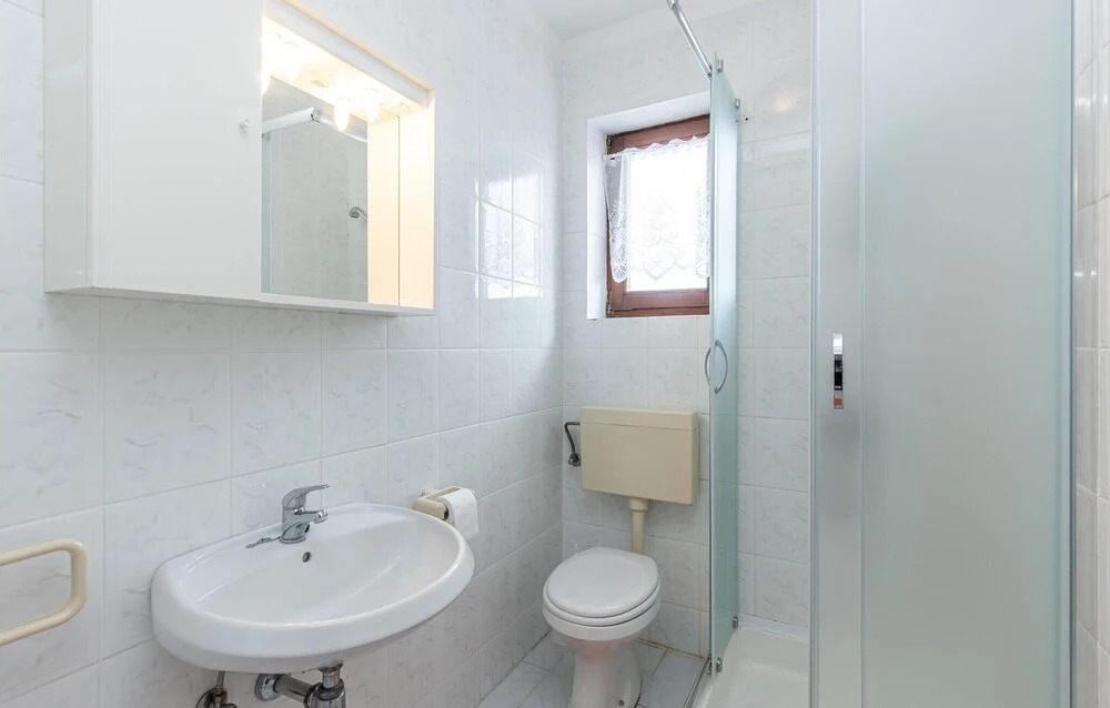 Stunning Apartment in Novi Vinodolski With Wifi and 4 Bedrooms