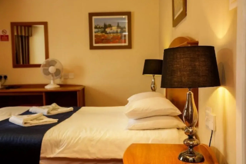 Chesters Hotel & Restaurant