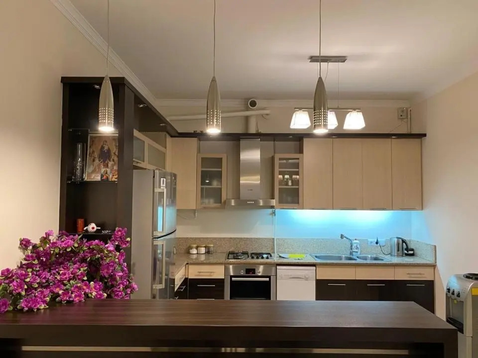 Northern Avenue 2 Bedroom Deluxe Apartment With Balcony HH666
