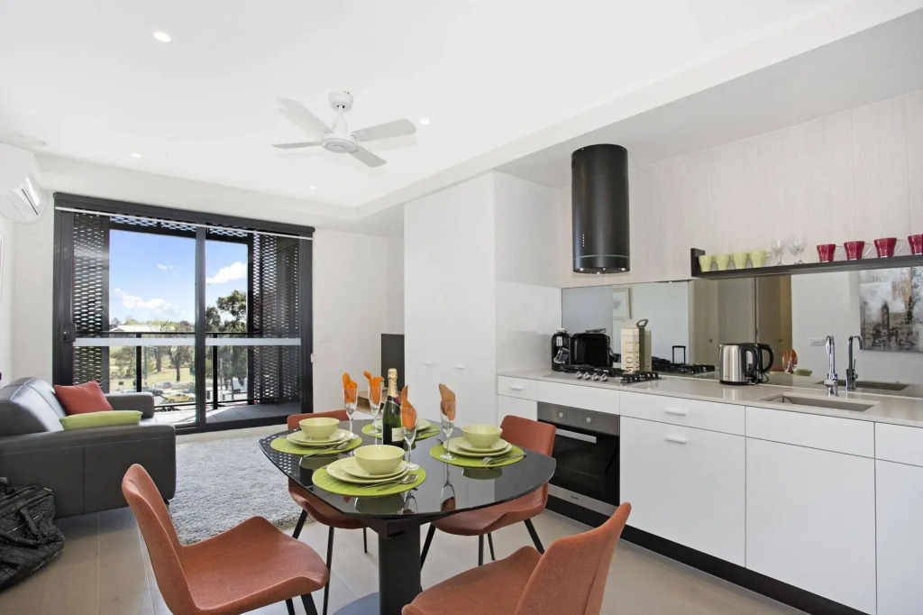 COMPLETE HOST Park View St Kilda