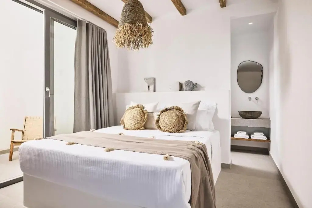 Niva Pool Suites