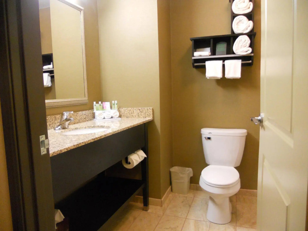 Holiday Inn Express & Suites Greensburg by IHG