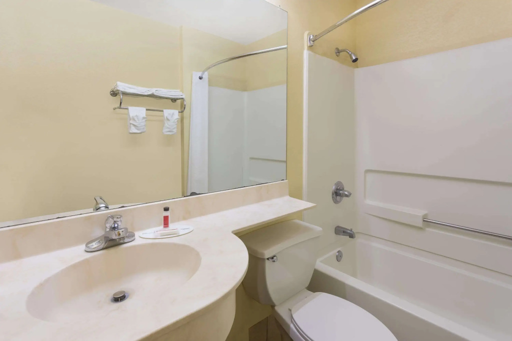 Microtel Inn & Suites by Wyndham Tuscaloosa East