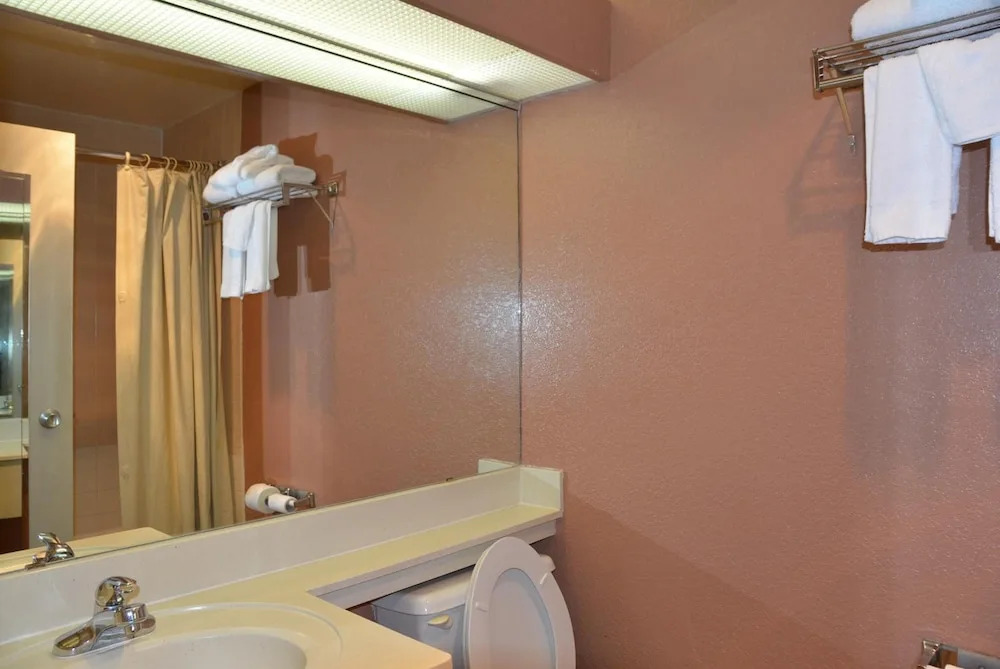 Lincoln Inn Express Hotel and Suites