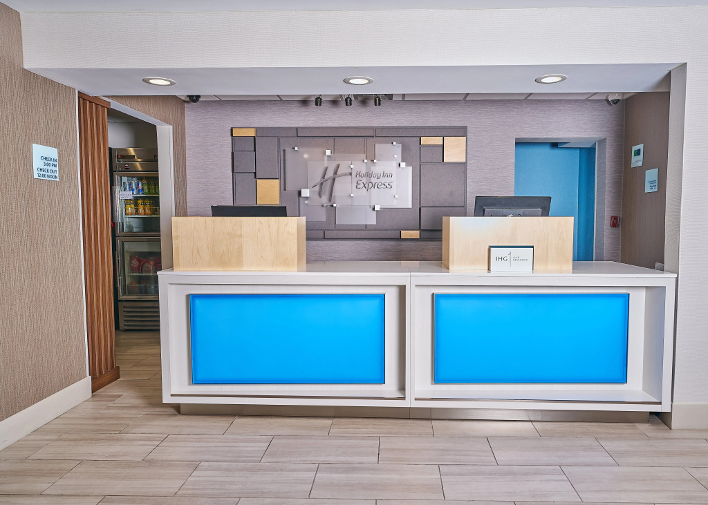 Holiday Inn Express Charleston-Civic Center by IHG