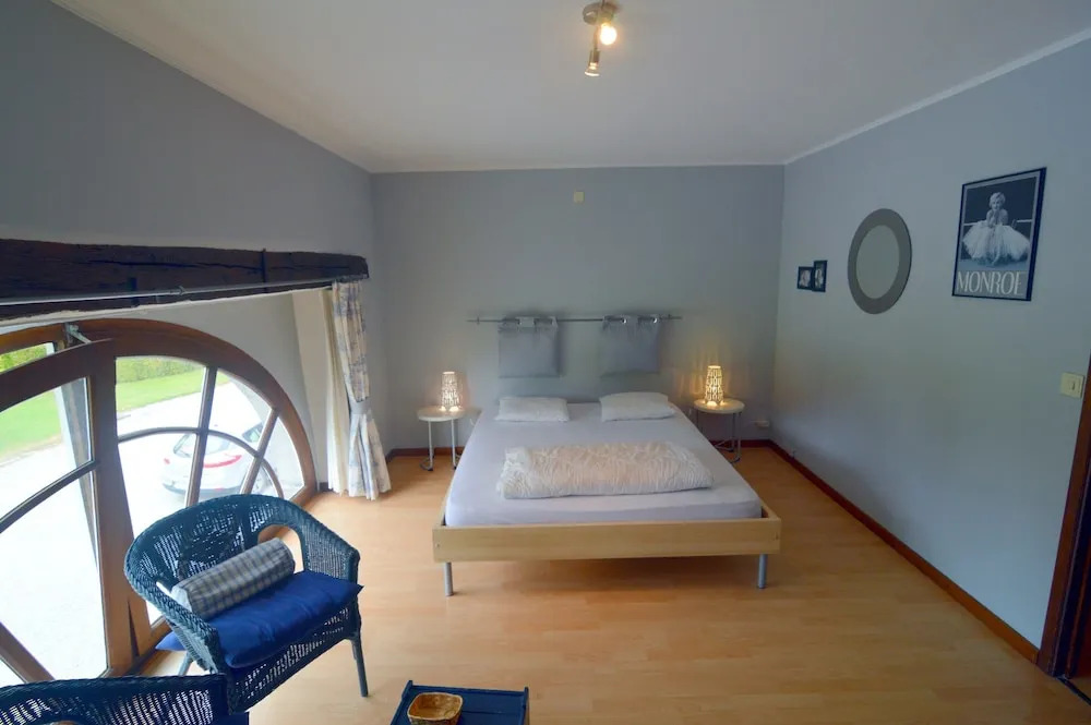 Elegant Castle Stay, Havelange