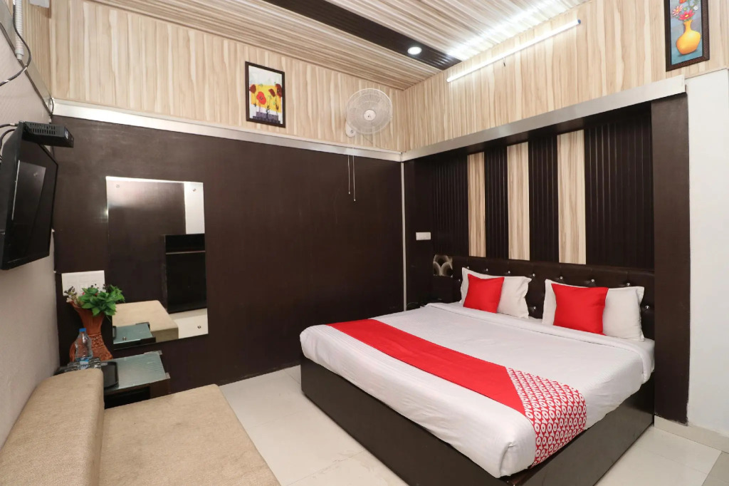 OYO 29059 Hotel Green Tower