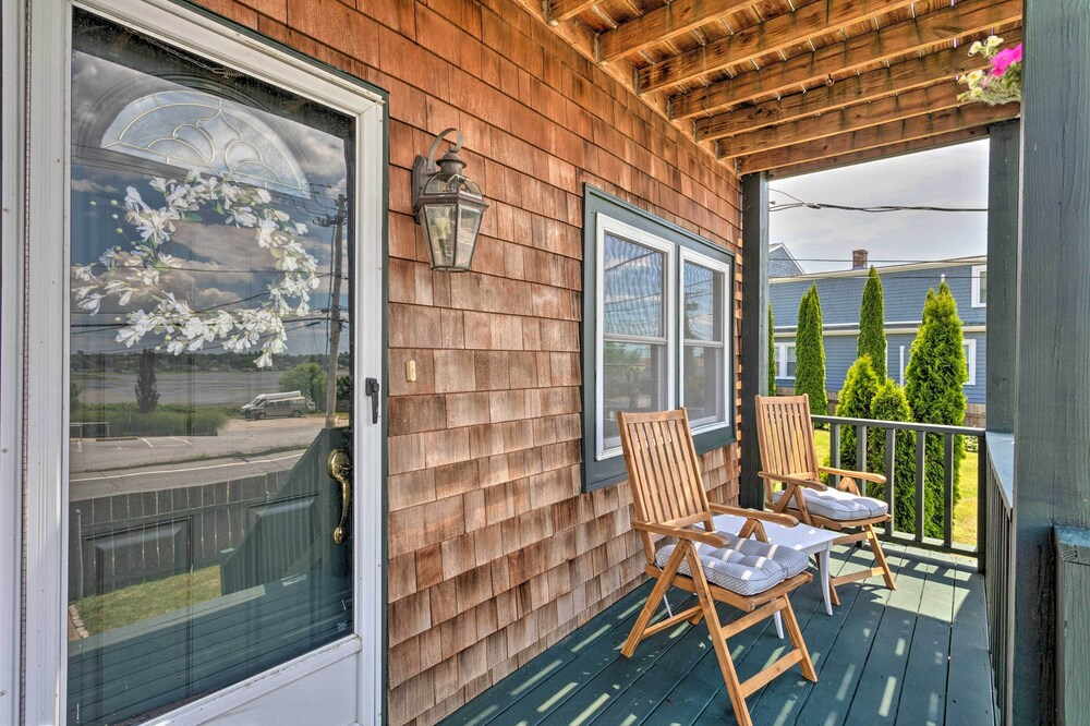 Coastal Abode w/ Beach Views, Walk to Beach & Bars
