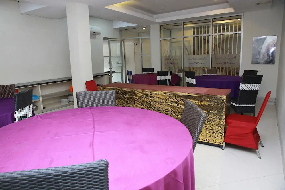 OYO 1656 Parama Su Hotel