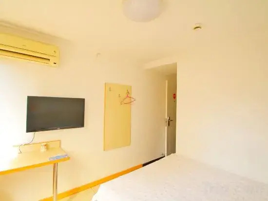 Pengyi Hotel (Shanghai No.9 People's Hospital Xizang South Road Subway Station)