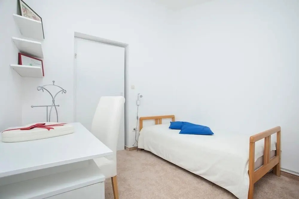 Apartment 1893
