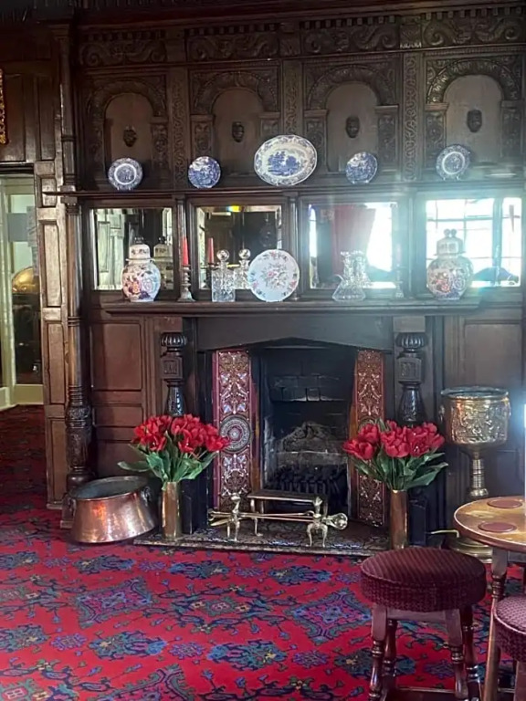 Parlors Hall Hotel