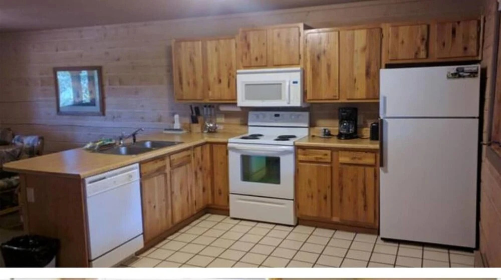 Entire Charming Cabin With Lake And Mountain View for 10 People