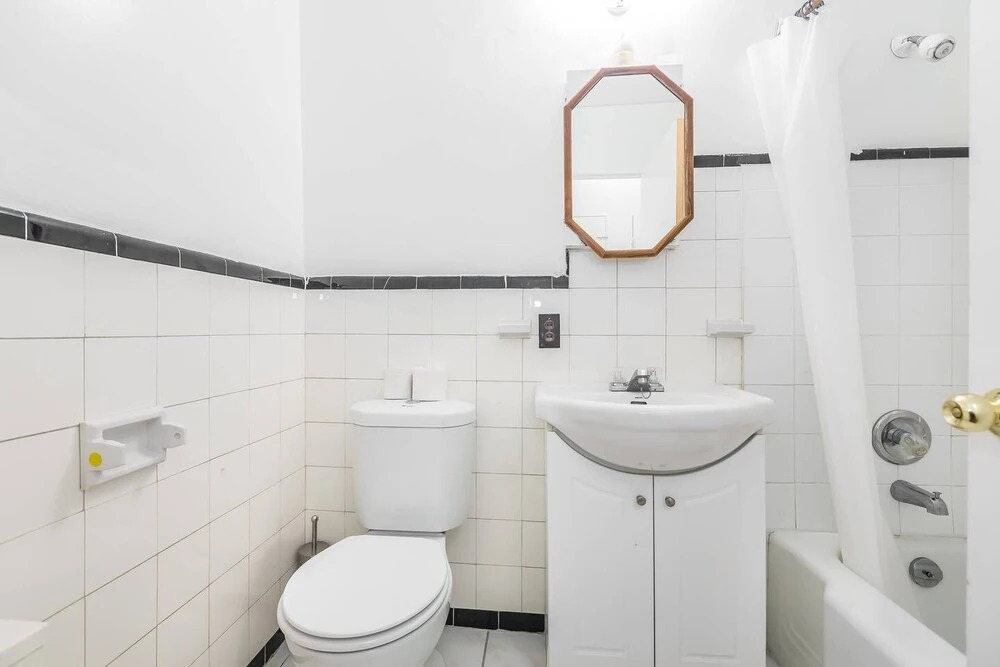 Magnificent Studio at Leaside -10 Mins to Downtown