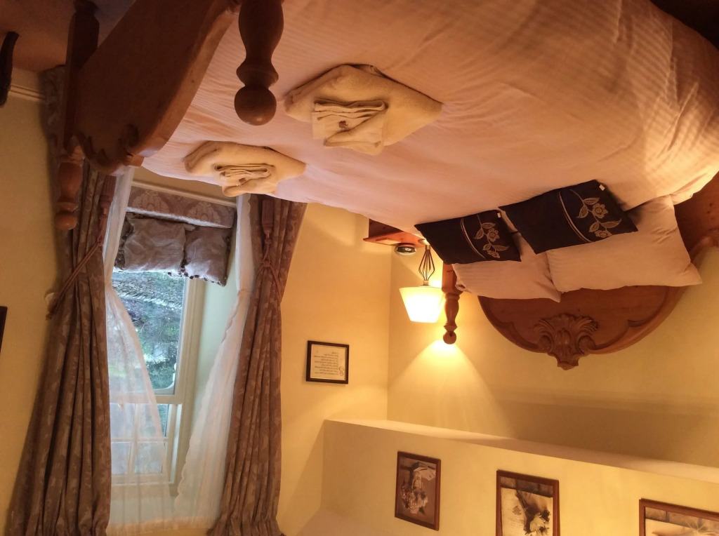 Storrs Gate House B & B No pets Allowed