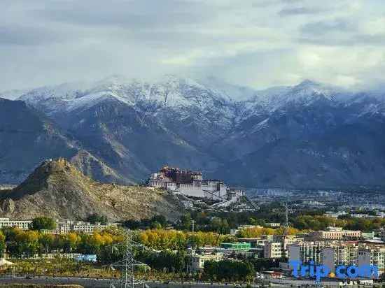 Lhasa James Joyce Coffetel Ruipin Hotel