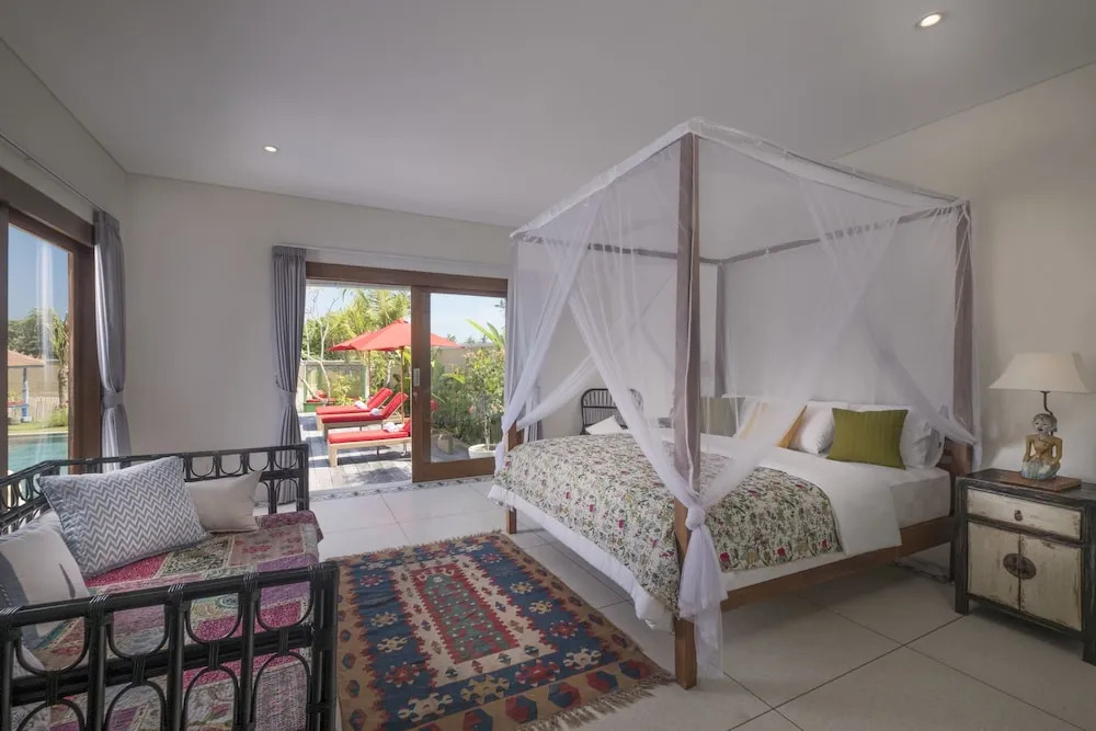 Villa Manggala - 13 mins walk to Berawa Beach