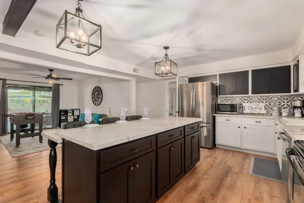 Glencove Mesa 4 Bedroom Home by RedAwning