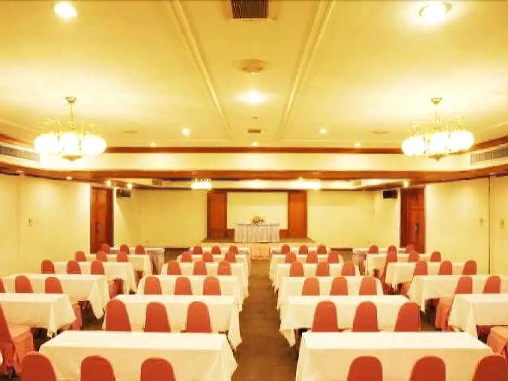 Mandarin Golden Valley Hotel & Spa