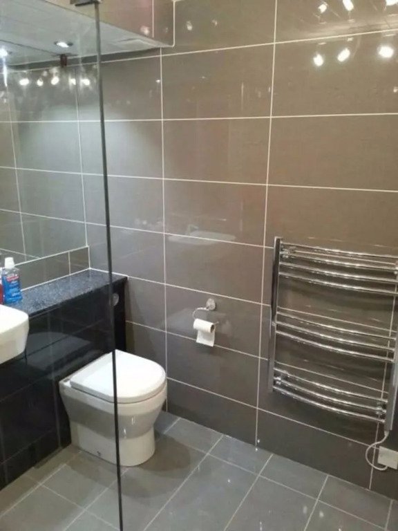 3 Bedroom Flat Near City Centre With Parking