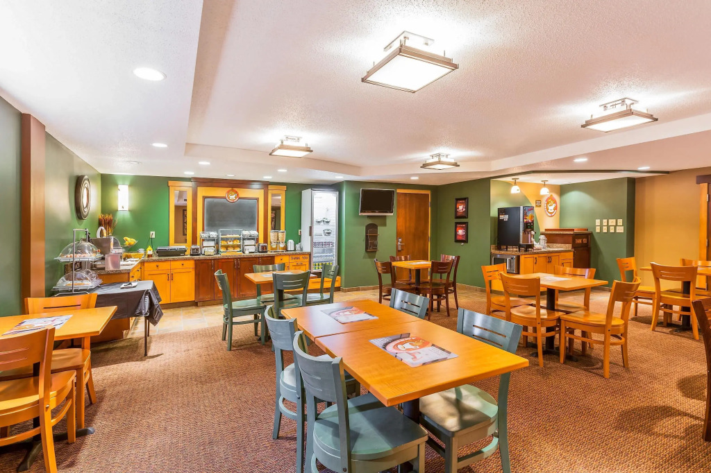 AmericInn by Wyndham Monmouth
