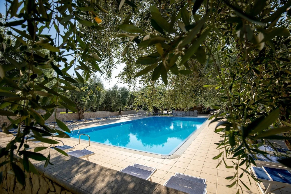 Ferienwohnung ulivo mit Pool und Privatstrand