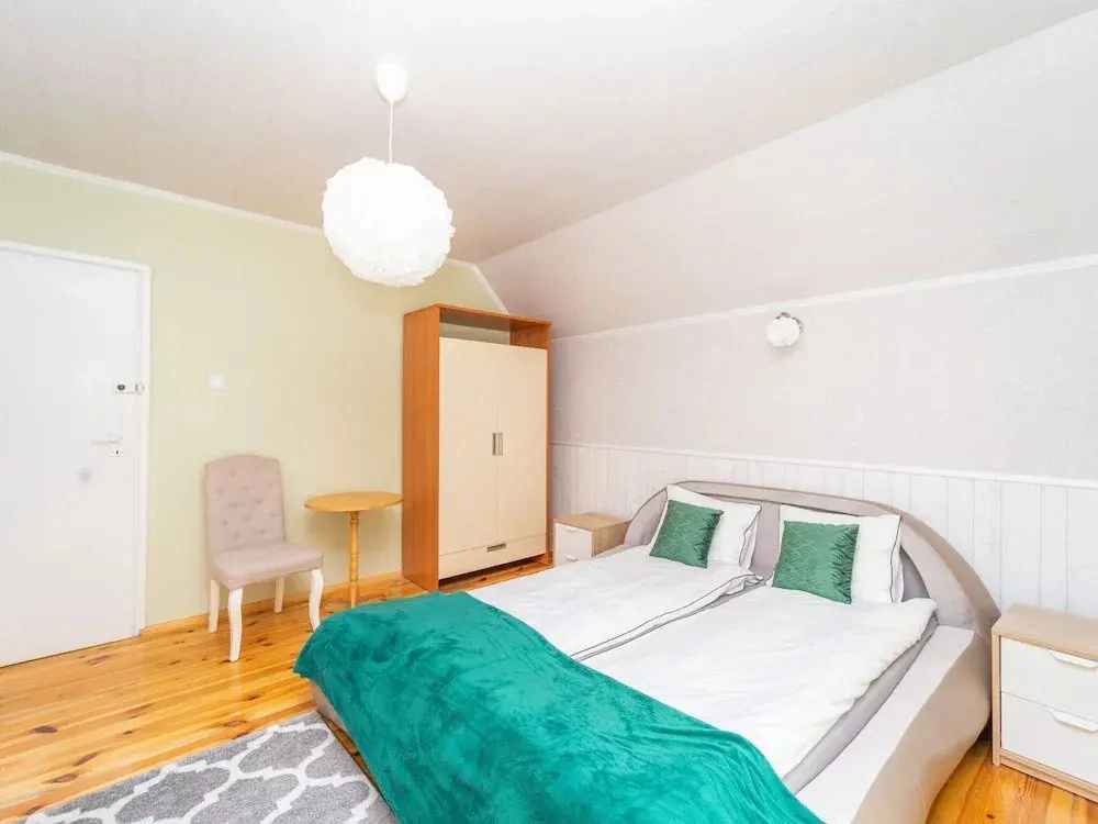 Large Holiday Home With Private Garden