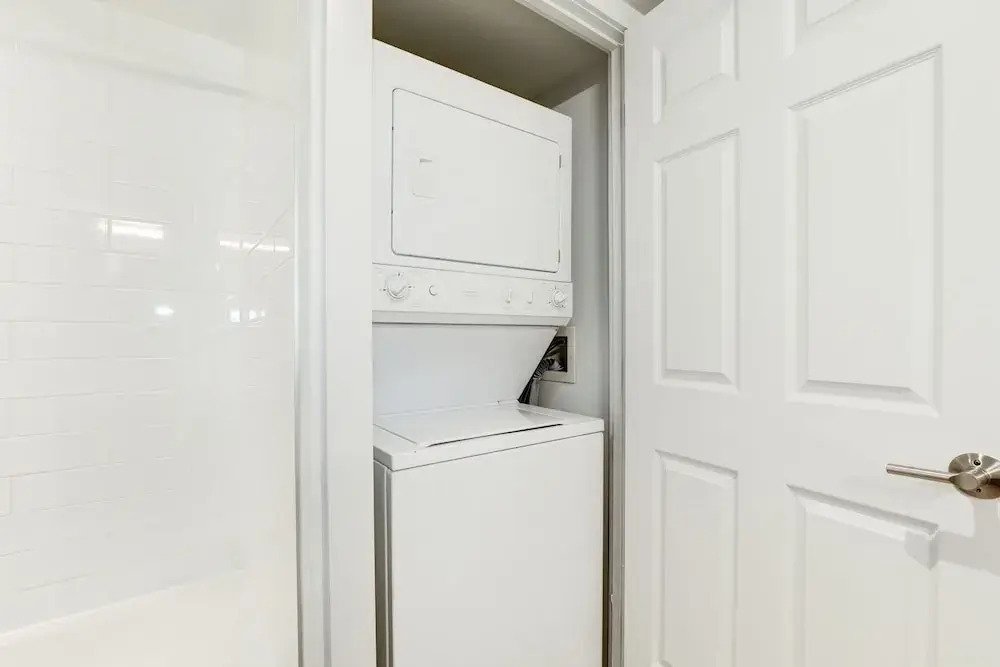 Elegant 2BR Apartment - Minutes to D.C.