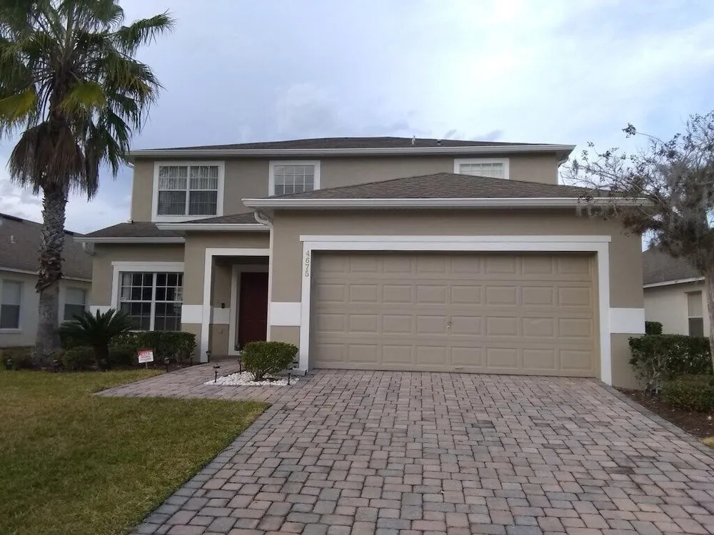 Spacious 5br, 3.5ba W/ 2 Living Areas 5 Bedroom Villa