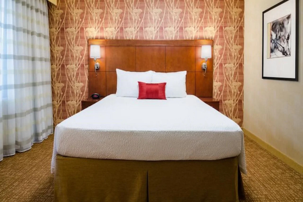 Courtyard by Marriott Fresno