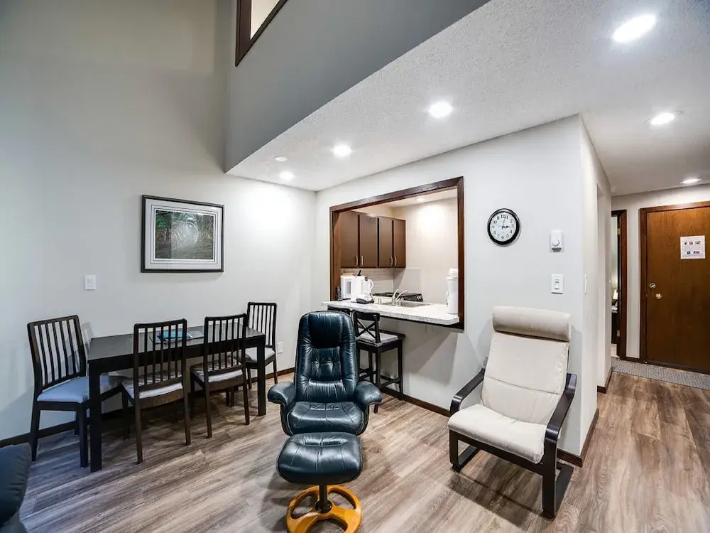 Snowater Condo #story Condo - Sleeps 4 - Close to Community Amenities!