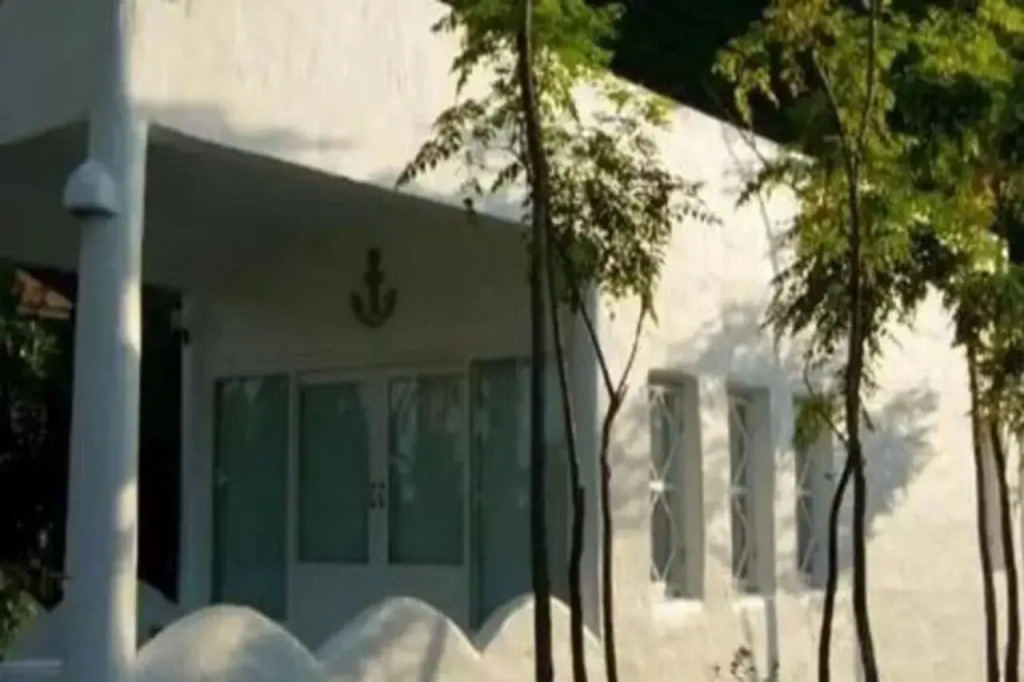 Brassiere Beach Resort