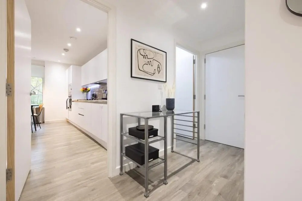 The London Retreat - Alluring 2bdr Flat With Balcony