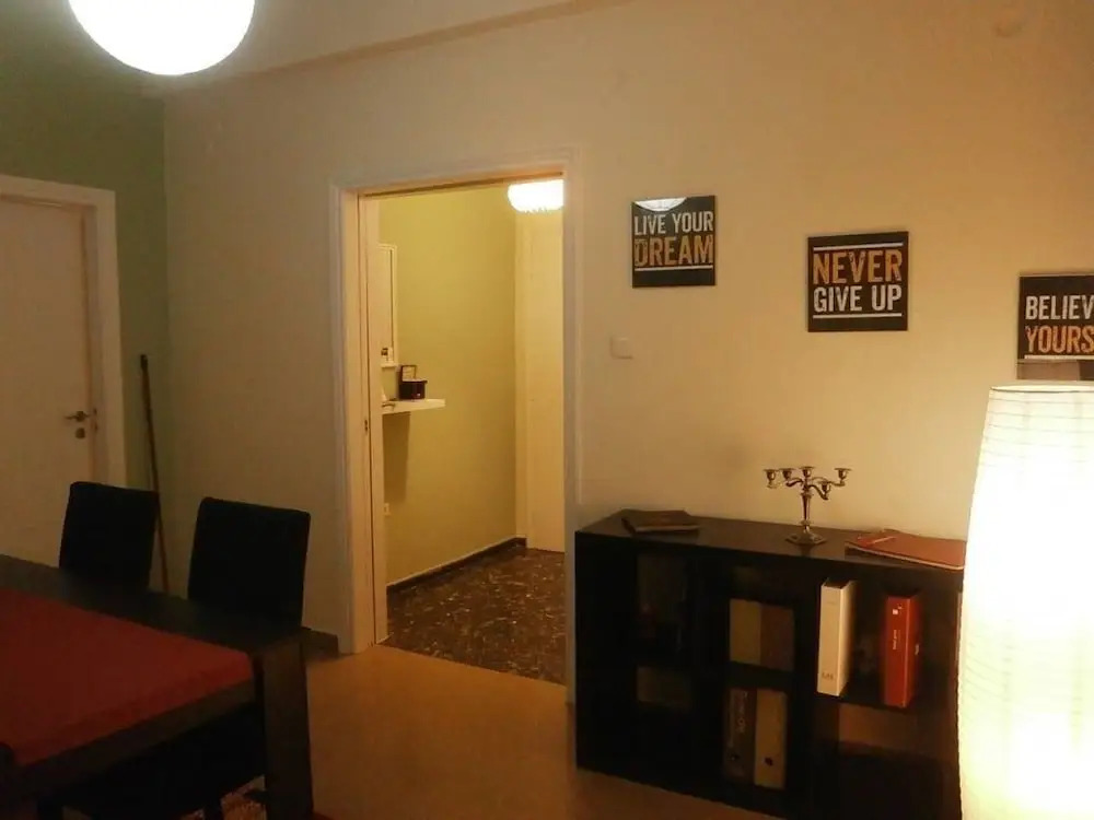 Funky Apt in Central Athens • 5' from Metro!
