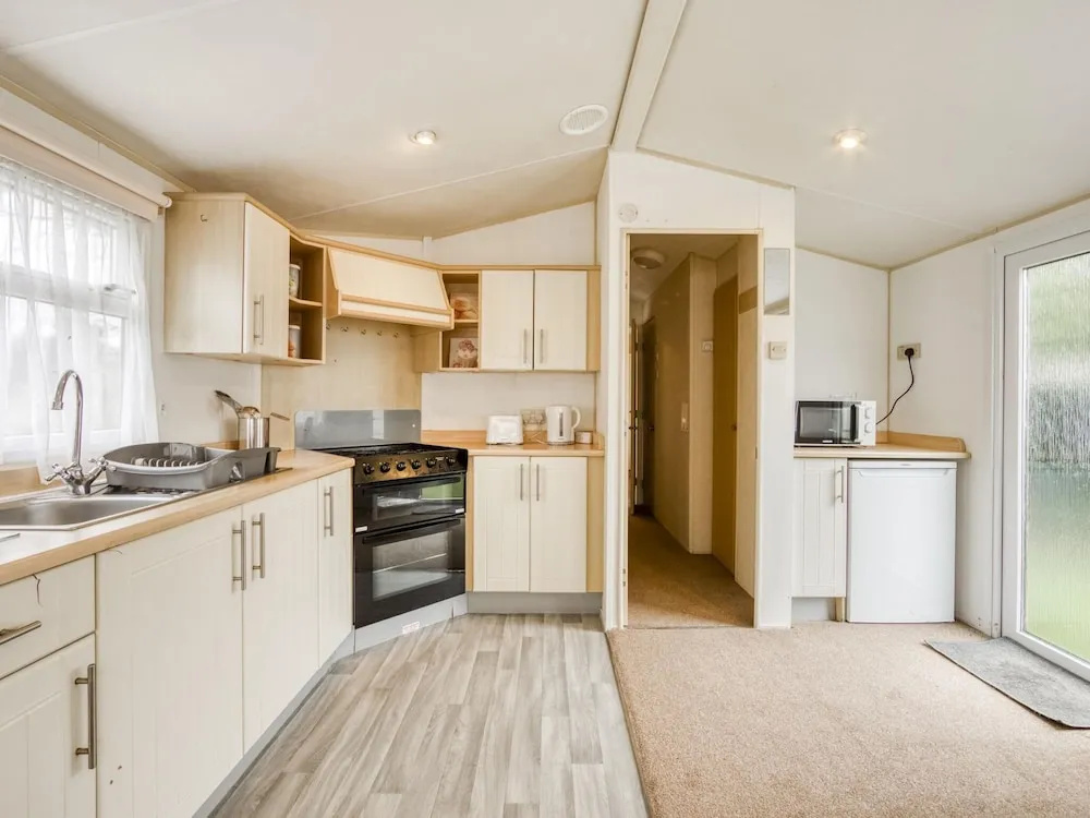 Serene Mobile Home in Hastings near Smugglers Adventure