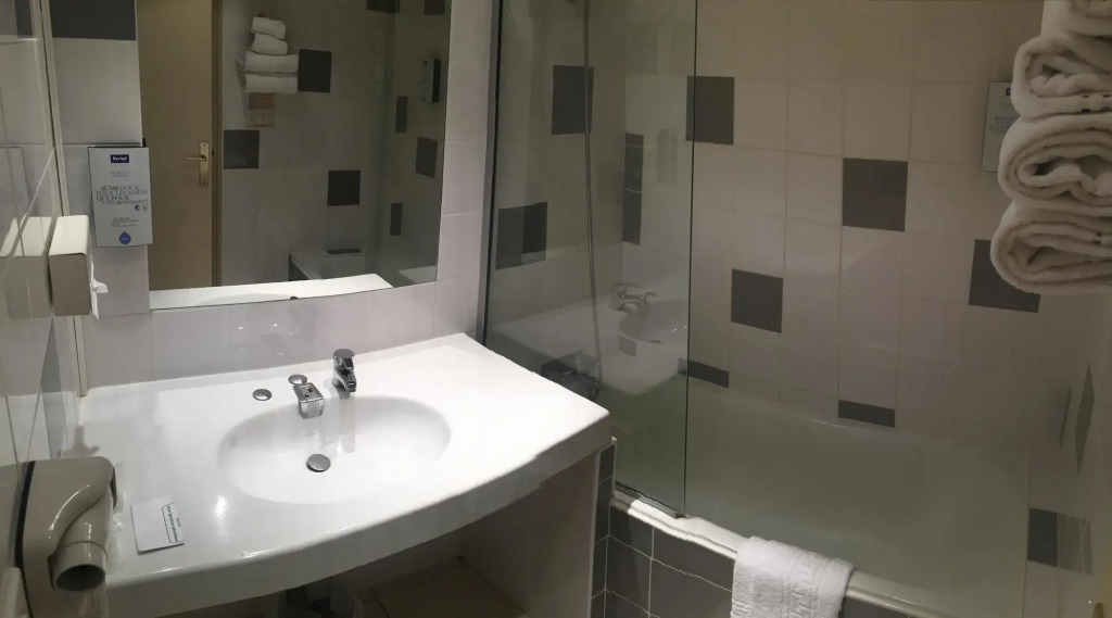 Kyriad Angoulême Nord Champniers- Hôtel & Résidence