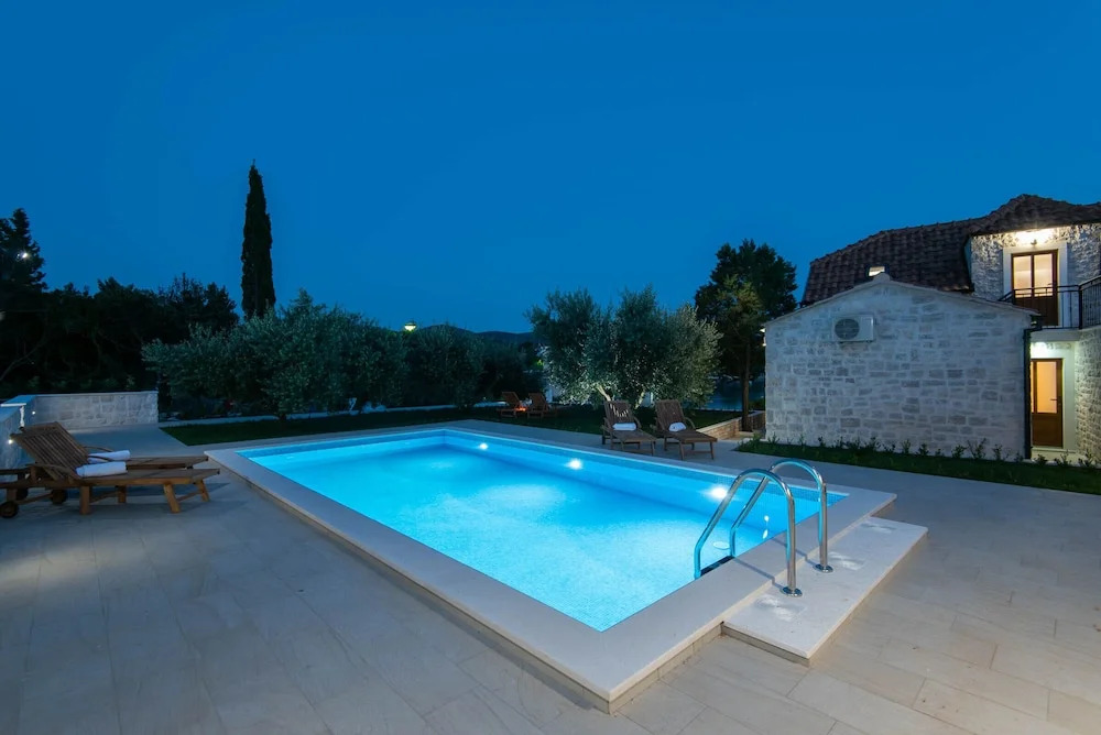 Villa Loviste Paradise