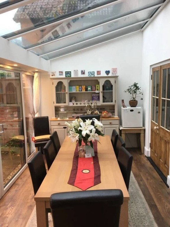10 Bedroom Home In Glastonbury Beautiful Garden