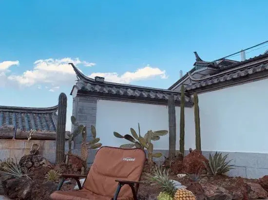 Yilongge Homestay (Dali Erhai Caicun Longkan Wharf Branch)