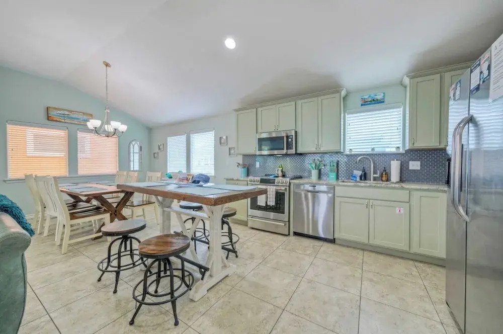 Reel Life Dreams by Avantstay Pool + Near Beach!