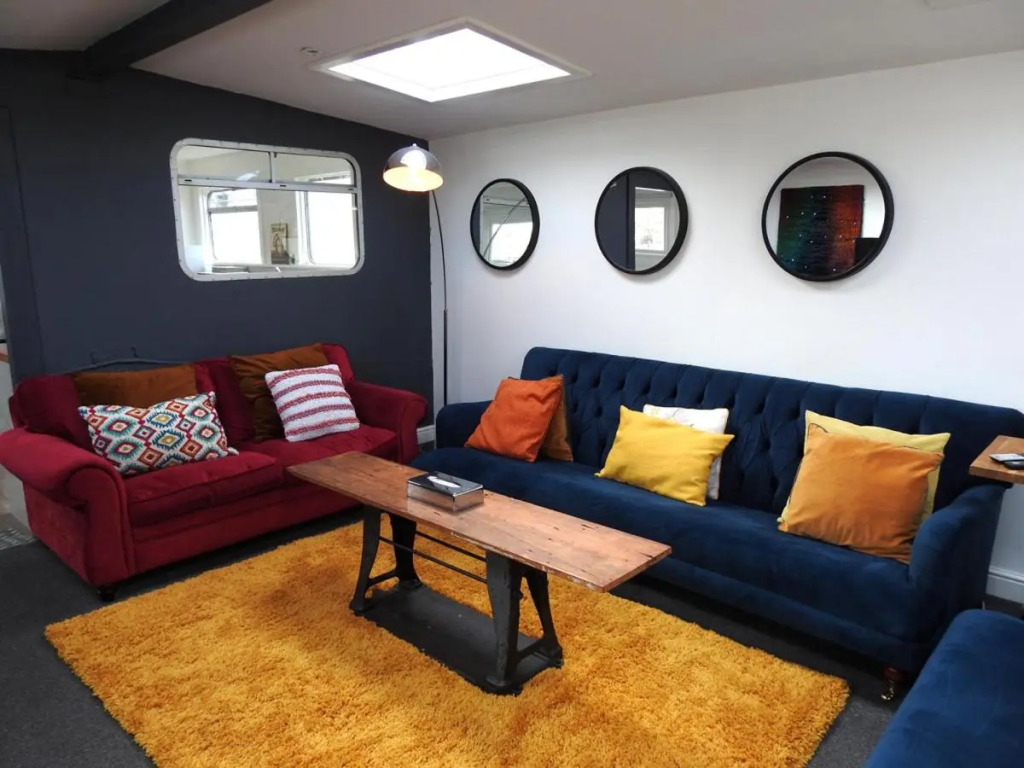Luxury Waterfront Houseboat - Perfect for Large Groups